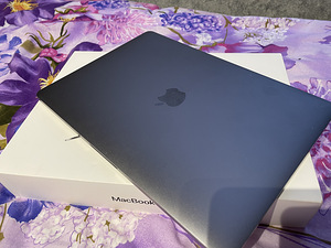 Macbook Pro Retina 13,3" 2017 (1 foto / 2)