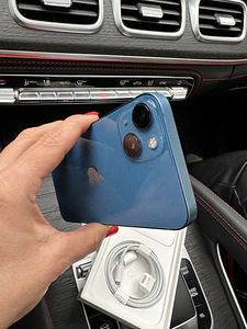 iPhone 13 синий 128 ГБ (2 фото из 6)