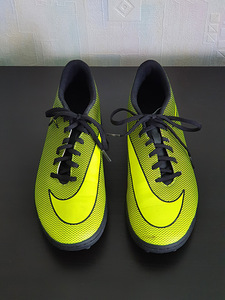 Nike kunstmuru putsad - Suurus 44.5 (2 foto / 2)