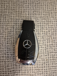 Mercedes-Benzi auto süütevõti (1 foto / 2)
