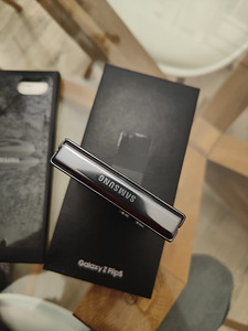 Samsung Galaxy Z Flip 5 512gb (9 фото из 10)