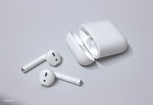 Apple AirPods 2 Gen Wireless Case kõrvaklapid heas korras (2 foto / 4)