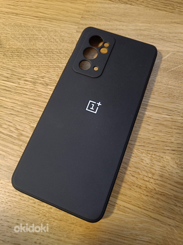 Oneplus 9 must silikoonist ümbris