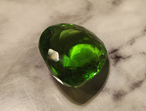 Sünteetiline labori peridoot, 66,2ct. (3 foto / 6)
