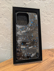 Kaval süsinikkiust ümbris kõigile uutele iPhone 17 pro mudelitele (1 foto / 2)