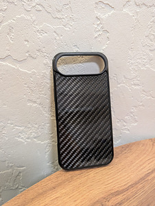 Kaval süsinikkiust ümbris kõigile uutele iPhone 17 pro mudelitele (2 foto / 2)