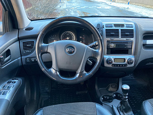 Kia Sportage 4WD 2.0 diisel (7 foto / 13)