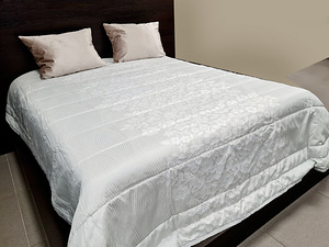 Voodikate BellaPerla 250*270cm, helehall (1 foto / 2)
