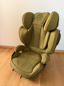 Cybex Solution Z-Fix Plus Highback Booster Car Seat (2 foto / 3)