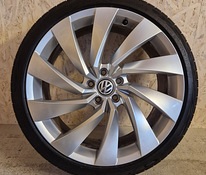 20-дюймовые оригинальные диски VW с летними шинами Continent