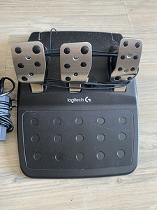 Logitech G29 + рычаг переключения передач (4 фото из 4)