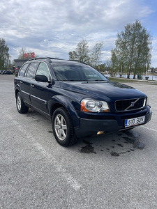 Volvo XC90 2.4 дизель (2 фото из 12)