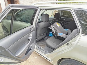 Toyota Avensis (8 foto / 12)