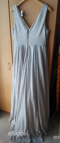 Торжественное длинное серебряное платье размер L (фото #2)