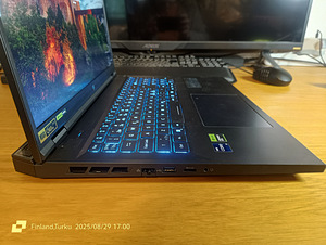 Acer Predator Helios Neo 18" i9-14900HX 64GB, 1TB, 4070 (4 foto / 10)