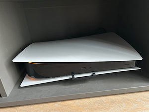 Playstation 5 1TB + 2 contollers (1 foto / 2)