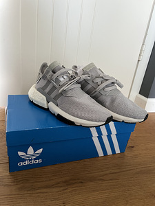 Кроссовки Adidas (2 фото из 2)