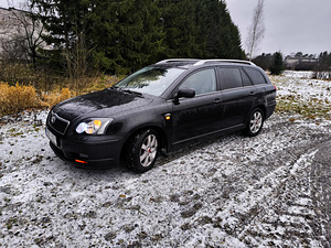 Toyota avensis (3 foto / 5)