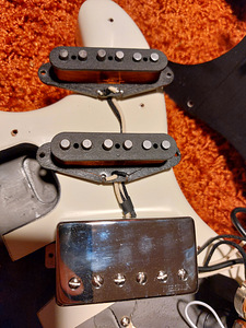 Stratocaster helipeade komplekt humbuckeriga, Tesla pickups (2 foto / 2)