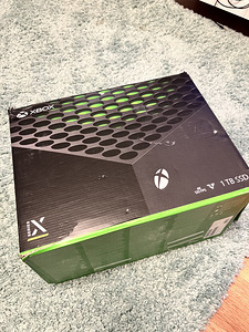 Xbox x + 2 kontrolleri + HyperX Charging Station (6 foto / 7)