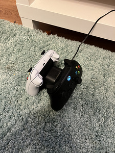 Xbox x + 2 kontrolleri + HyperX Charging Station (4 foto / 7)