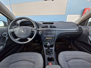 Renault Laguna 2.0 99 kW (9 foto / 11)