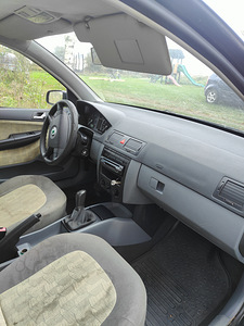 Skoda Fabia (8 foto / 9)