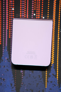 Samsung Galaxy Flip 4 Purple (2 foto / 10)