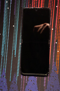 Samsung Galaxy Flip 4 Purple (4 foto / 10)