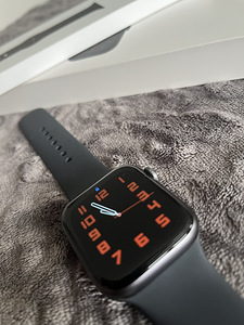 Uueväärne Apple Watch 6 44mm (6 foto / 9)