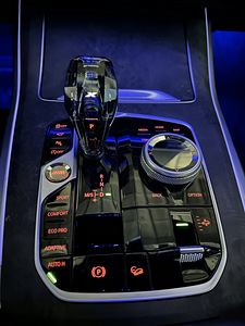 BMW G05 Crystal Series Gear Shift with Ambient Light (3 foto / 10)