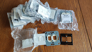 JUNG RJ45 keskplaat, A1569-2WEWW, 10tk (1 foto / 3)
