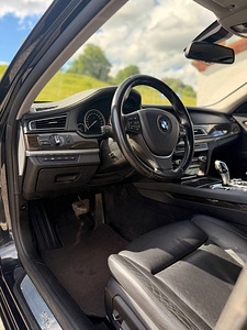 BMW 750d Long Xdrive (7 foto / 15)
