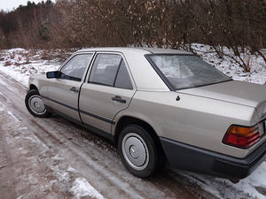 Mercedes-Benz 250 (4 фото из 5)