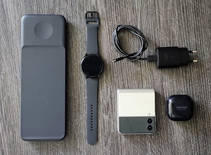 Samsung Flip 3 + Watch 4 + Buds Live + Trio wireless (2 foto / 8)