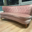 Розовый старинный диван (фото #1)