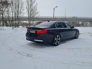 BMW F01 730d 180kw ///M pack Led adaptive (3 foto / 6)