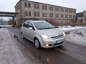 Toyota corolla verso (2 foto / 5)