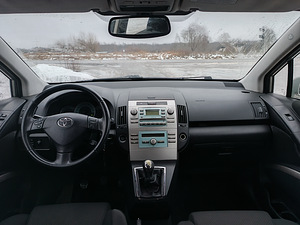 Toyota corolla verso (5 foto / 5)