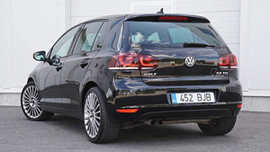 Volkswagen Golf 2.0 TDI (8 foto / 10)