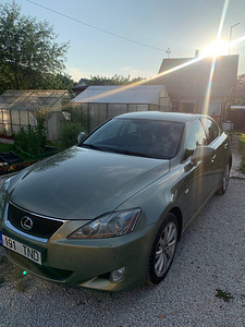 Лексус IS220D 2006 (3 фото из 12)