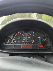 BMW E46 320D 2001 (8 foto / 8)