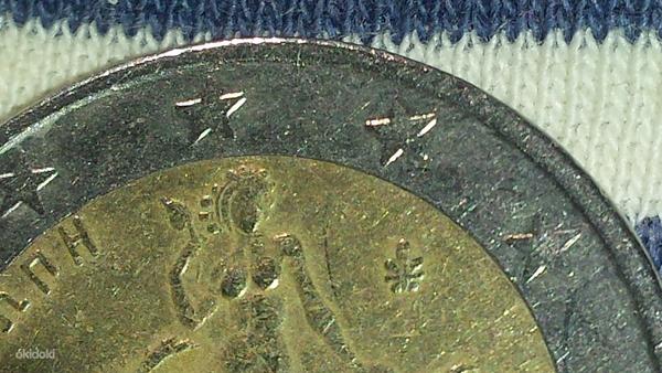 Монета номиналом 2 евро с дефектом (фото #7)