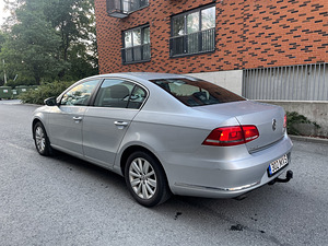 Volkswagen Passat (8 foto / 9)