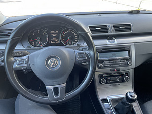 Volkswagen Passat (9 foto / 9)