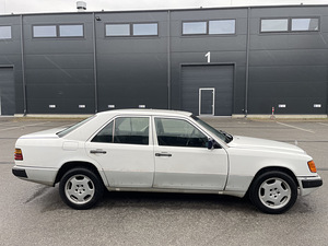 Mercedes Benz w124 200D (5 foto / 15)