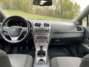 Toyota Avensis 2010 1.8 bensiin (7 foto / 15)