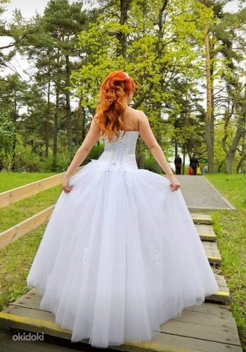 Великолепное свадебное платье принцессы (фото #4)