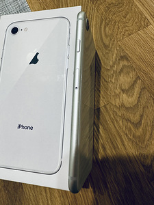 iPhone 8, серебристый/белый, 64 ГБ (5 фото из 9)