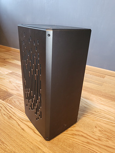 Louqe Raw S1 ITX SFF case (2 foto / 5)